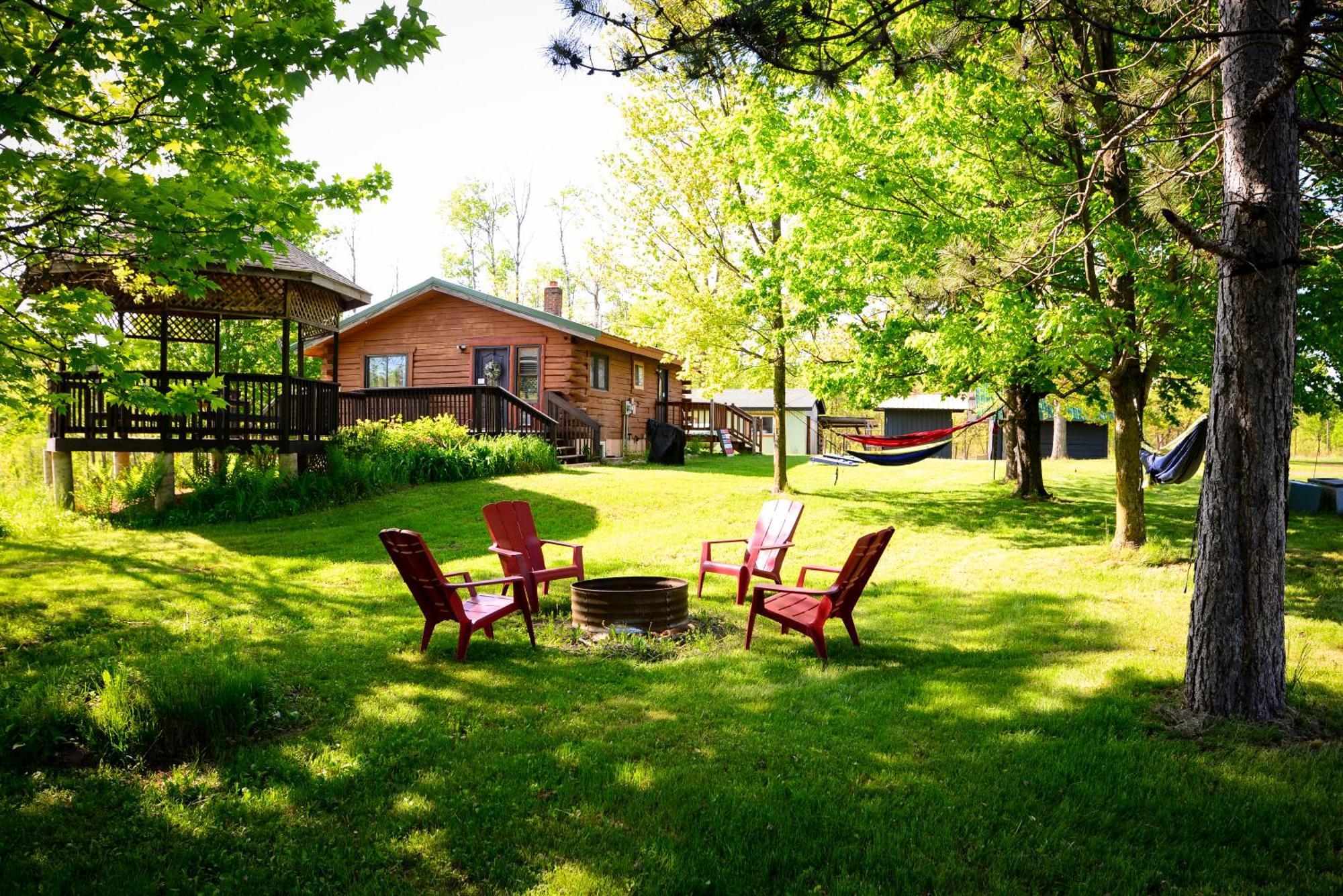 Cozy Cabin With Hottub At Cloverdale Cabins Hinckley Exterior photo